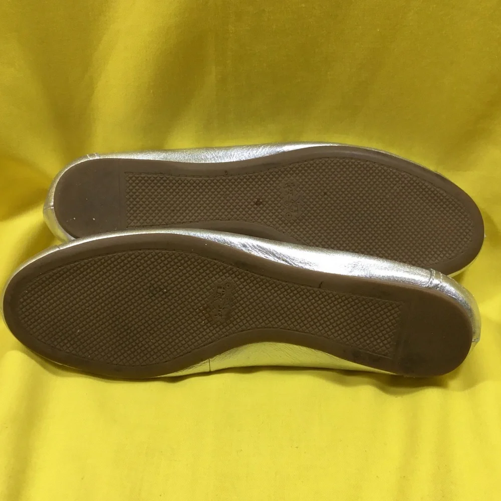 COACH Metallic Silver Leather Ballet Flats SZ 8 gently used